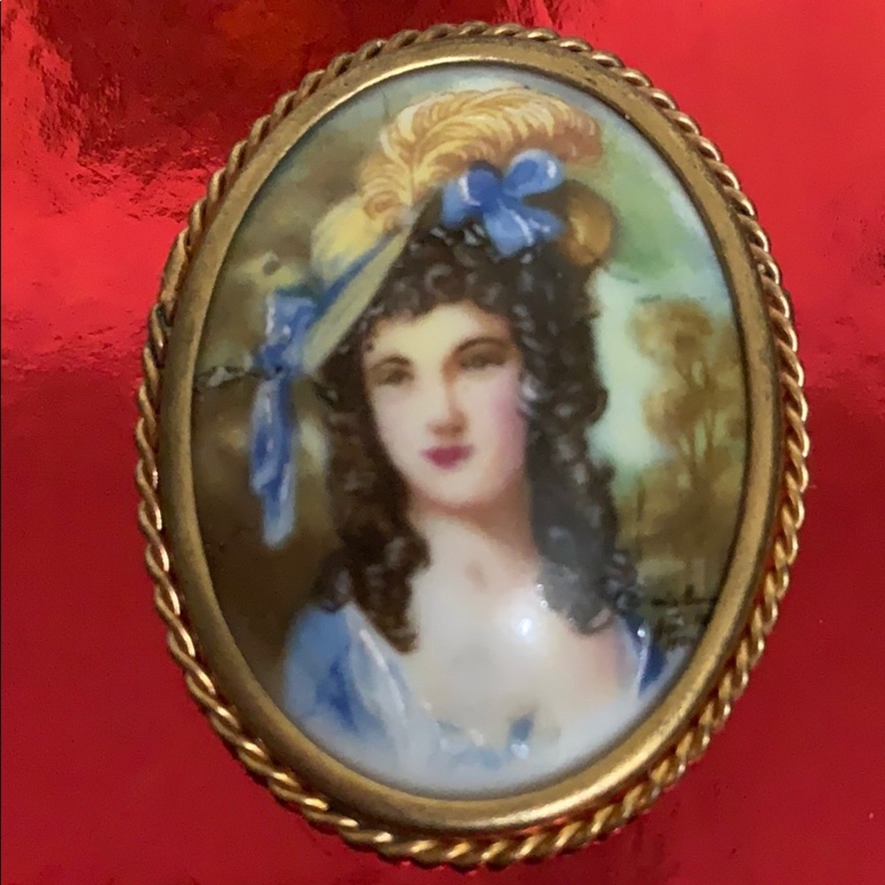 # Antigue Limoges Brooch